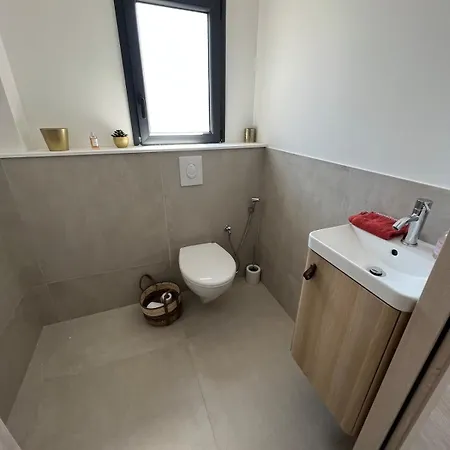 4 Avec Piscine En Bord De Villa