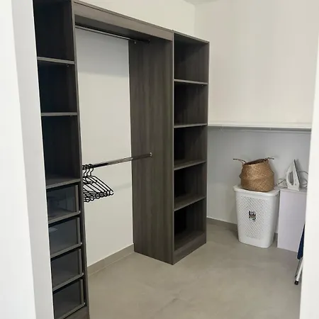 4 Avec Piscine En Bord De *
