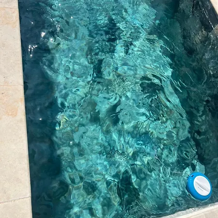 4 Avec Piscine En Bord De Villa