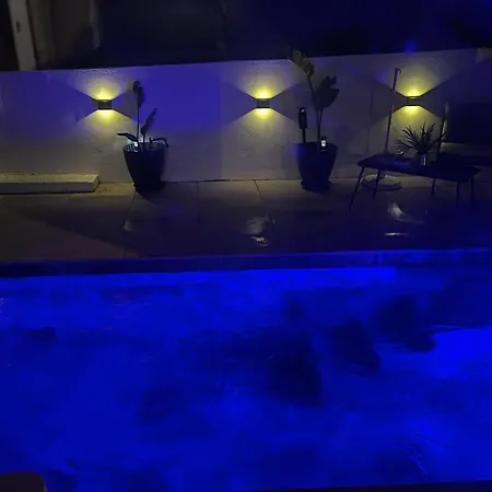 Villa 4 Avec Piscine En Bord De *