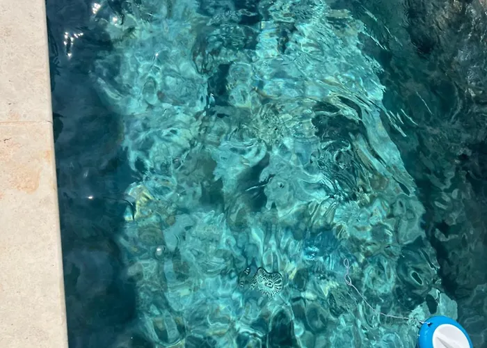 4 Avec Piscine En Bord De Villa