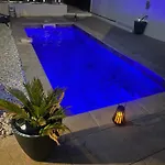 4 Avec Piscine En Bord De