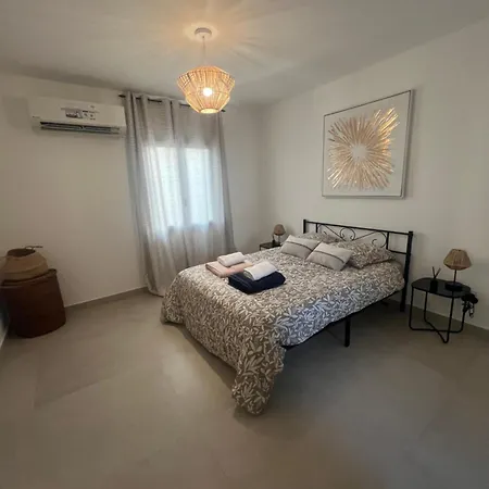 Villa 4 Avec Piscine En Bord De