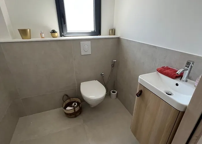 4 Avec Piscine En Bord De Villa