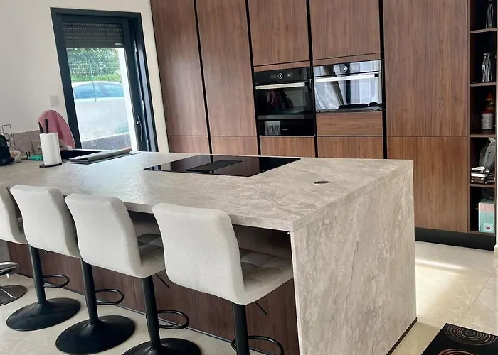 4 Avec Piscine En Bord De Villa *