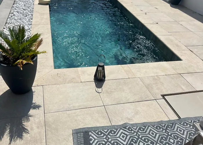 4 Avec Piscine En Bord De Villa *