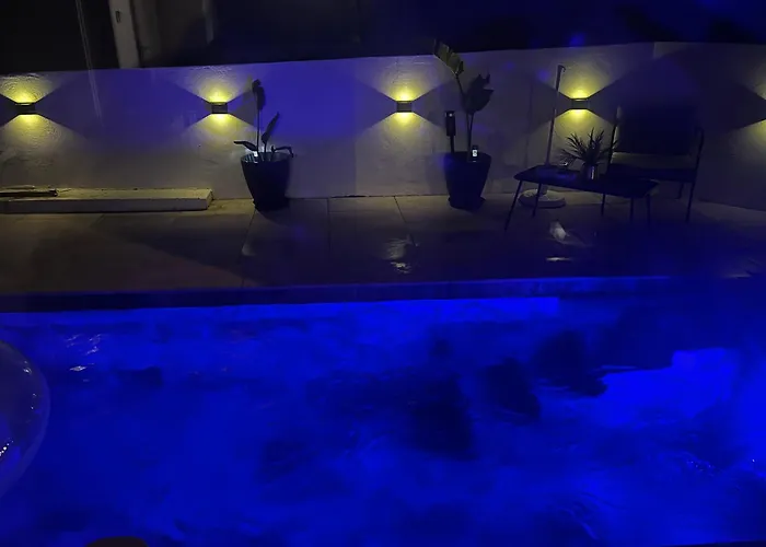 Villa 4 Avec Piscine En Bord De *