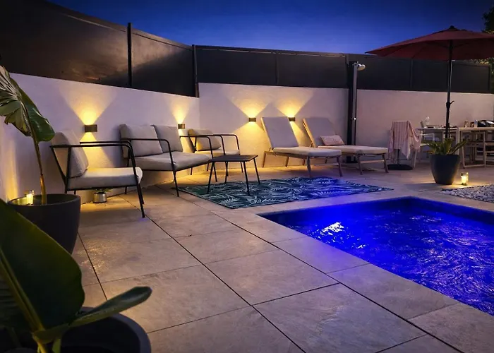 Villa 4 Avec Piscine En Bord De